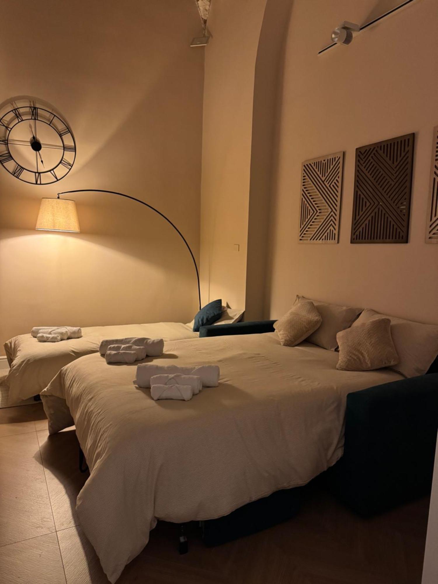Friends House * Naples